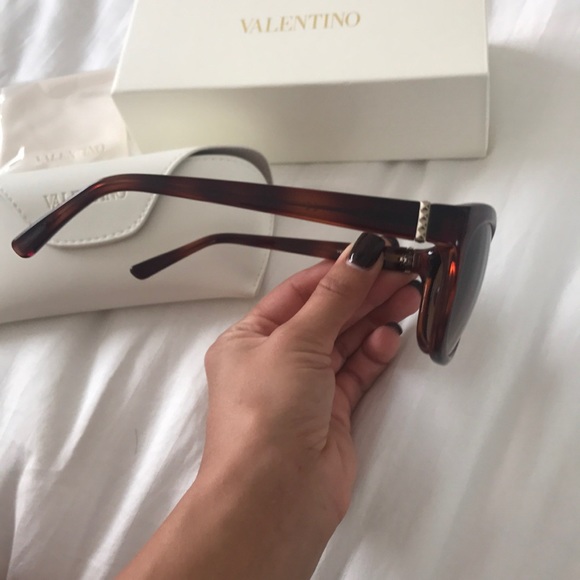 Brand new Valentino Sunglasses - Picture 2 of 3
